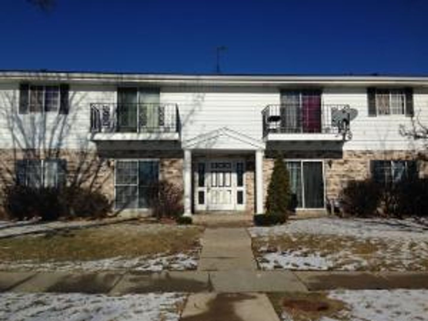 Milwaukee Apartment: 7630 W Dean Rd