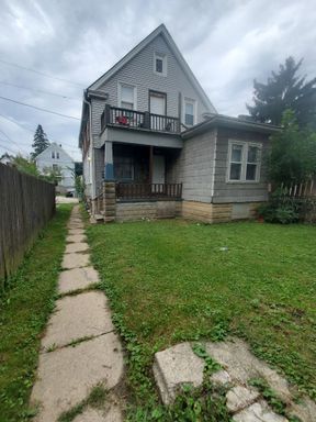 2 Bedroom Lower – photo 1
