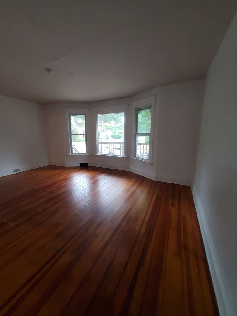 Racine Apartment: 900 W Villa St.