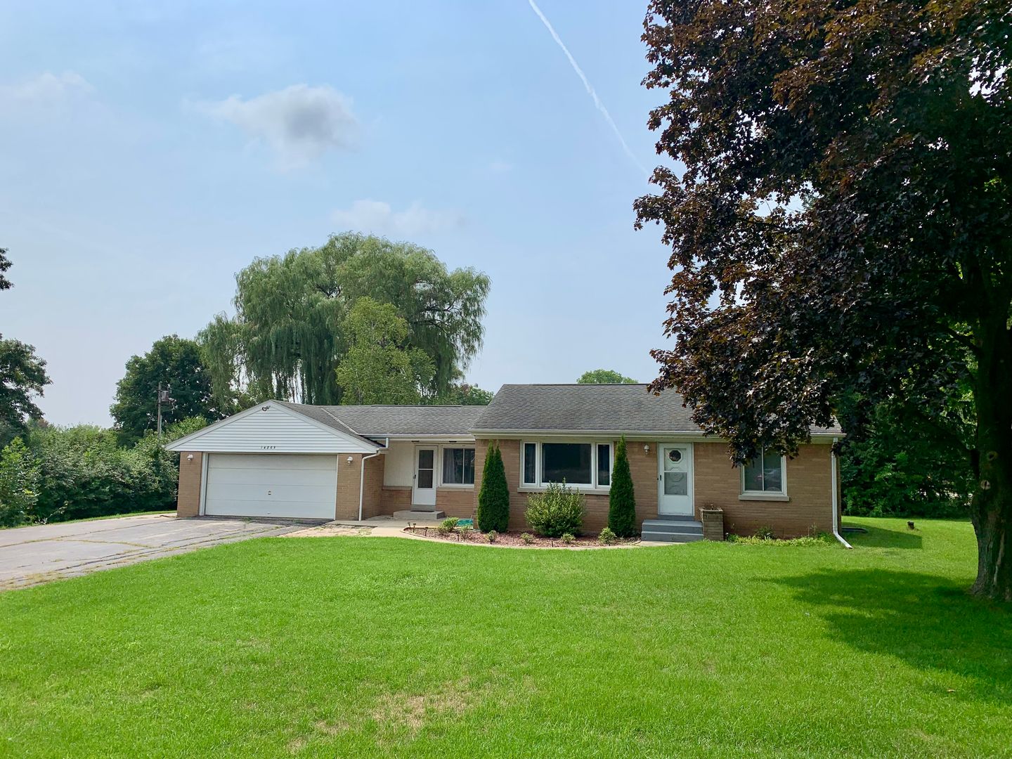 Brookfield House: 14865 Pershing Dr