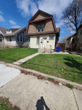 1 Bedroom Upper