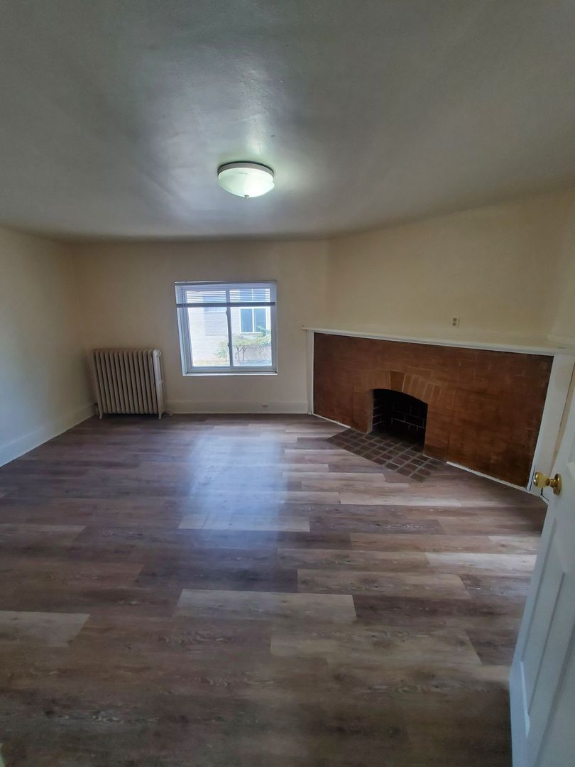 West Allis Apartment: 6901-6913 W. Mitchell Street