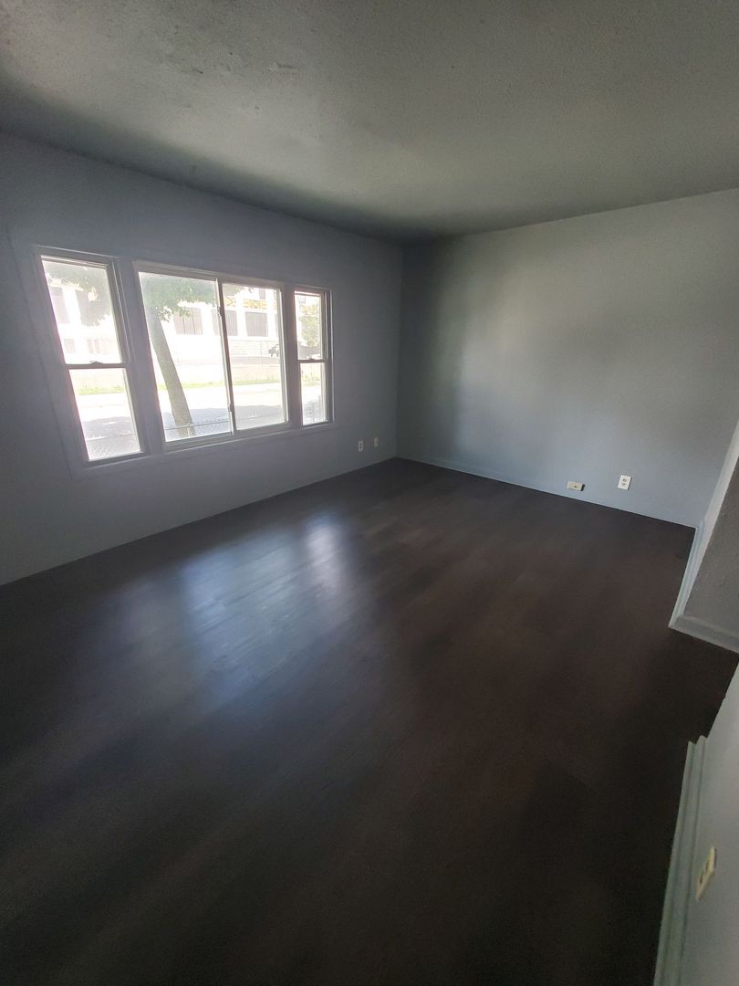Milwaukee Apartment: 3266 N 3rd St