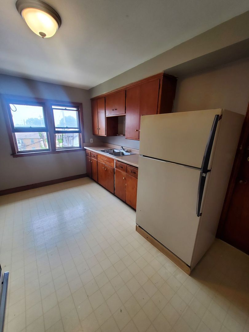 West Milwaukee Apartment: 1414 S 55th St.