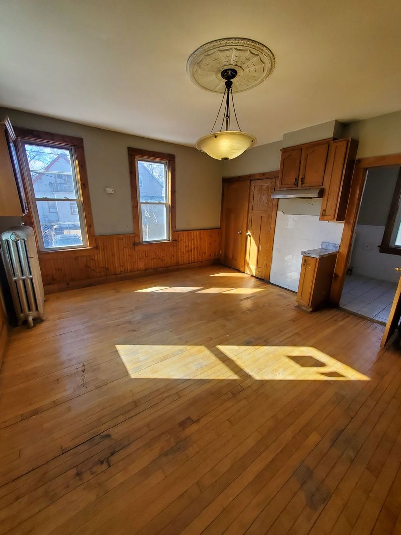 Milwaukee Apartment: 1313-1315A S 17th St.