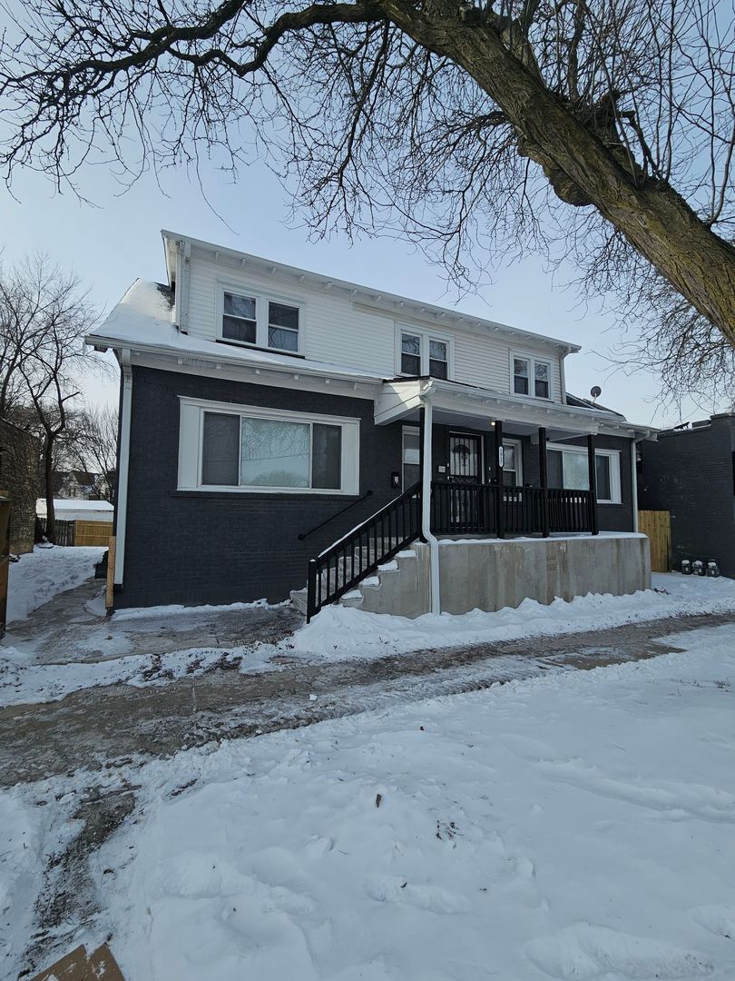 Milwaukee Apartment: 1917 W Atkinson Ave.