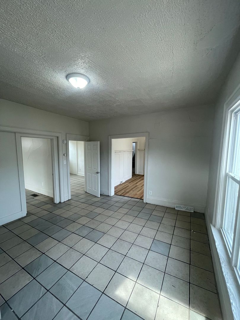 Milwaukee Apartment: 1120-1122 W Locust St.