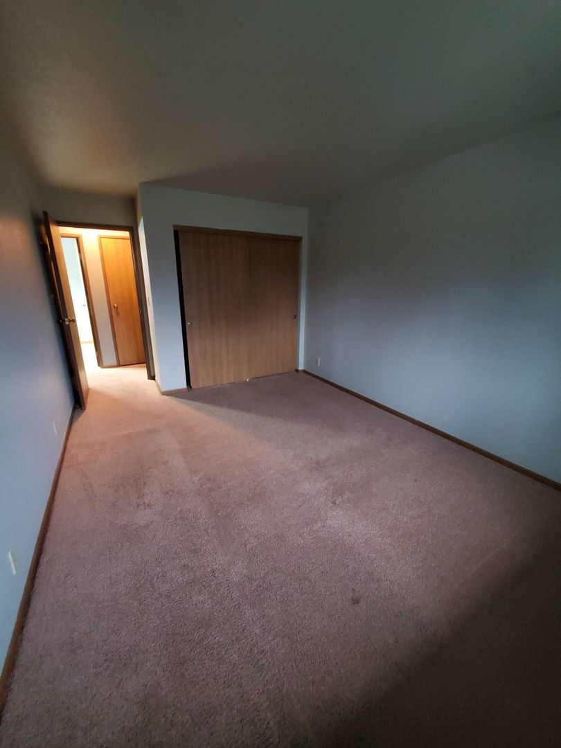 Milwaukee Apartment: 2433-53 S 43rd St