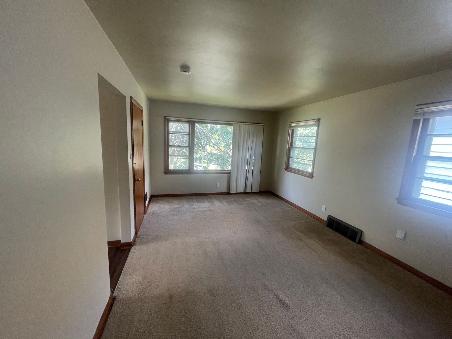 Milwaukee Apartment: 5902-5904 N 37th St.