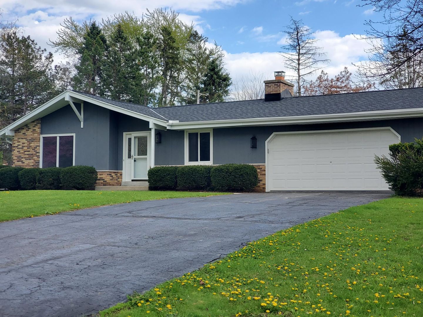 Brookfield House: 18625 Lola Drive