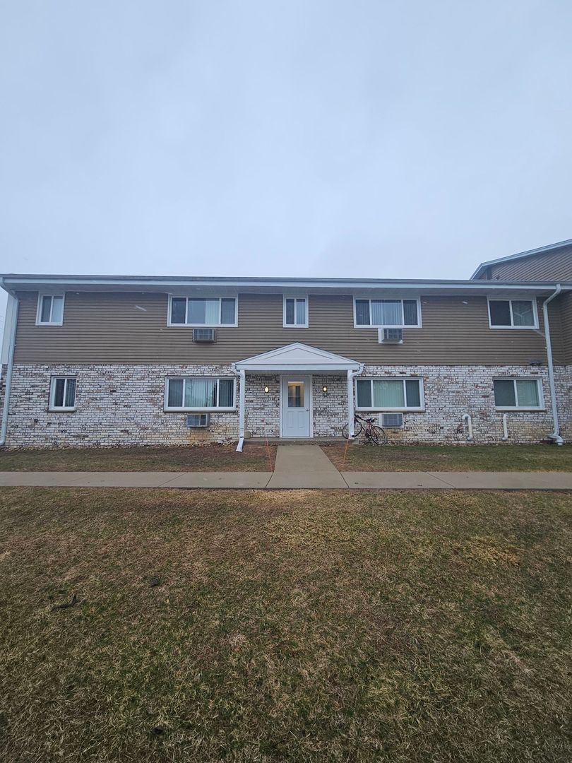 West Bend Apartment: 851 Eastern Ave.