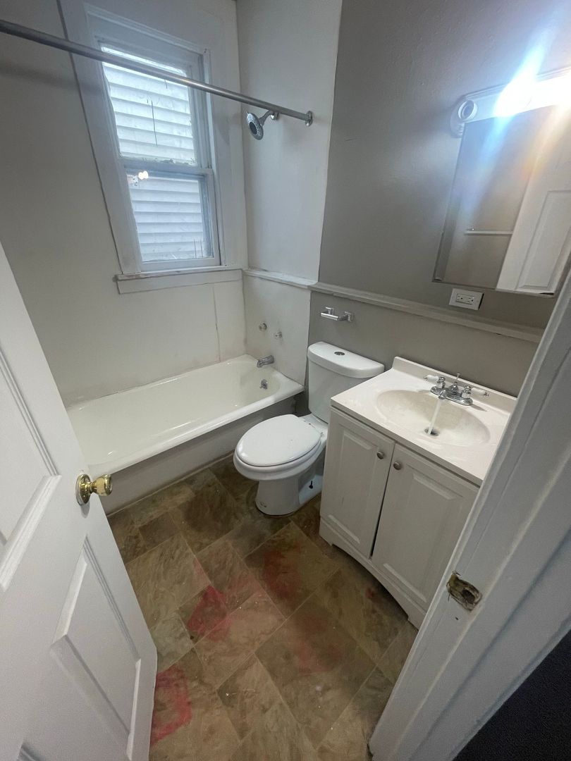 Milwaukee Apartment: 2571-2571A N 34th St.