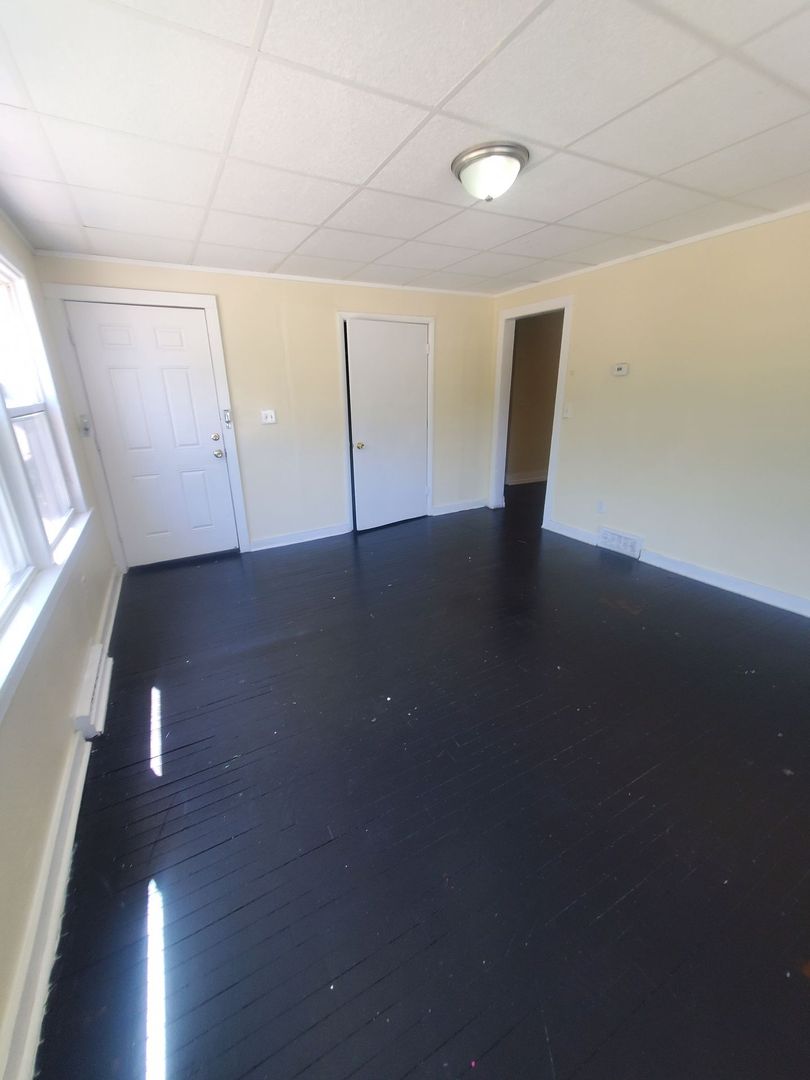 Racine Apartment: 1634 Mead St.