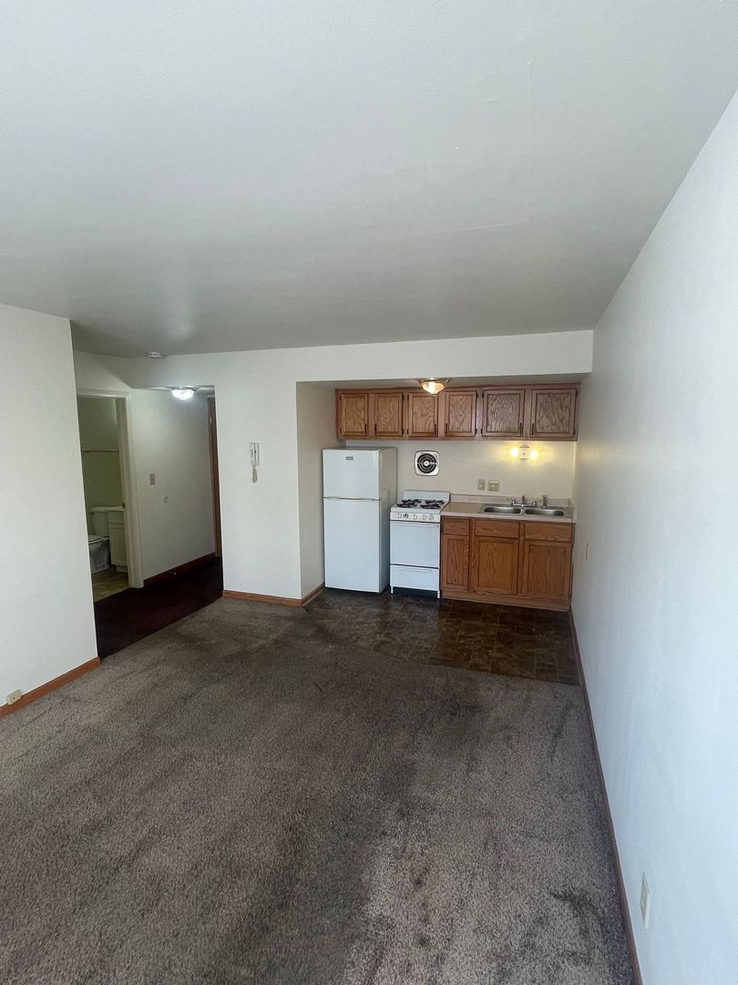 West Allis Apartment: 7708 W National Ave