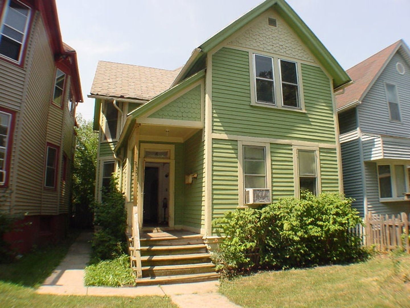 Milwaukee Apartment: 235 N 37th St.