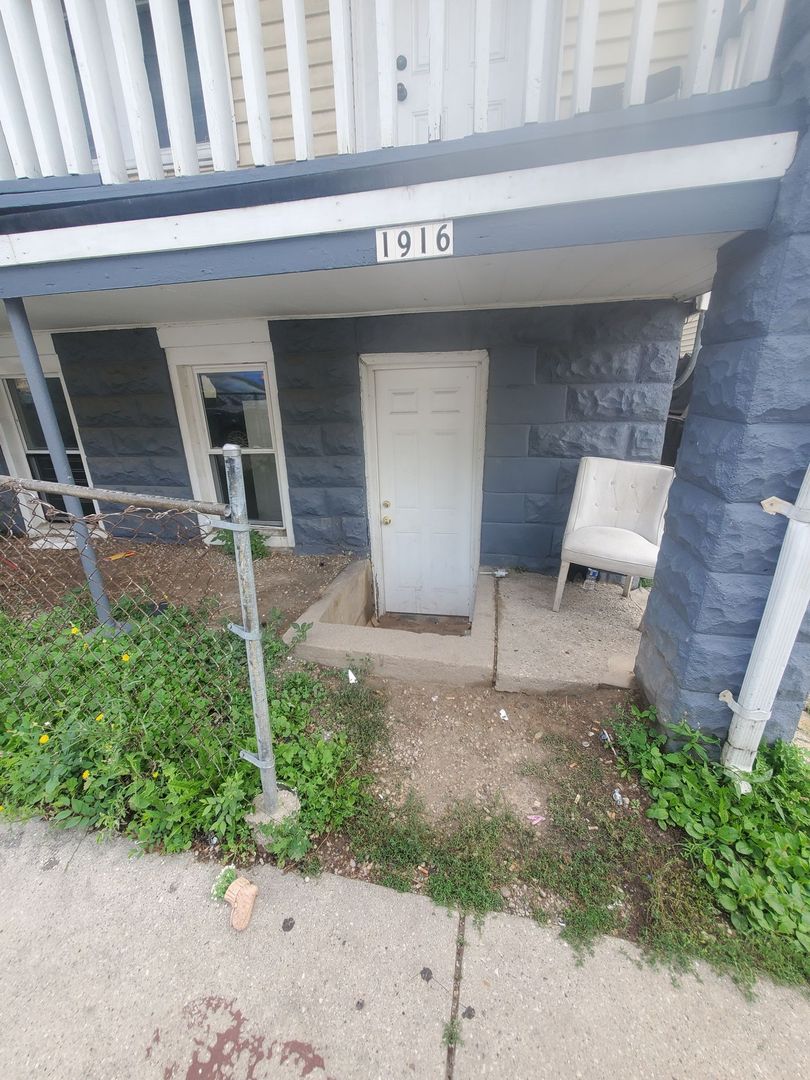 Milwaukee Apartment: 1916 S. 5th Pl.