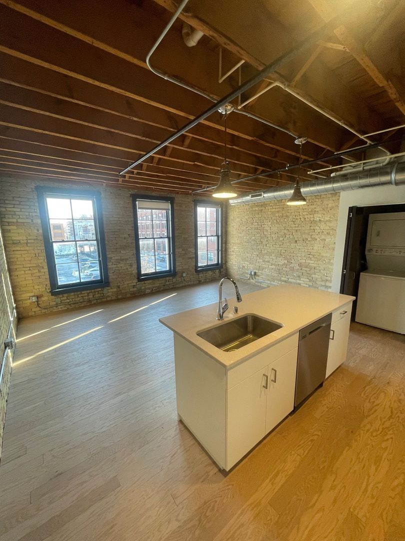 Milwaukee Apartment: 235 S 2nd St