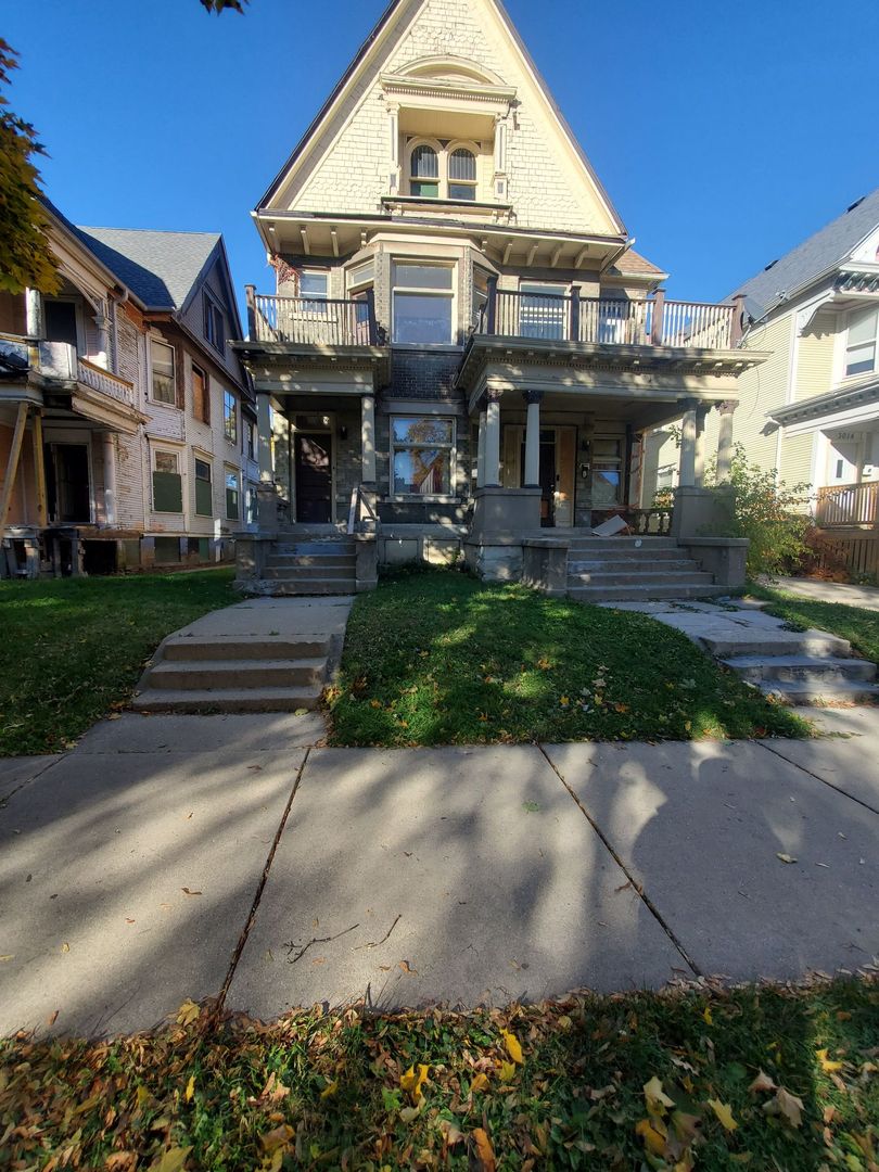 Milwaukee Apartment: 3018-3020 W Juneau Ave.