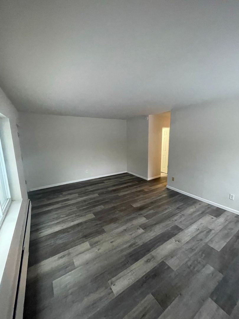 Waukesha Apartment: 417 N Washington Ave