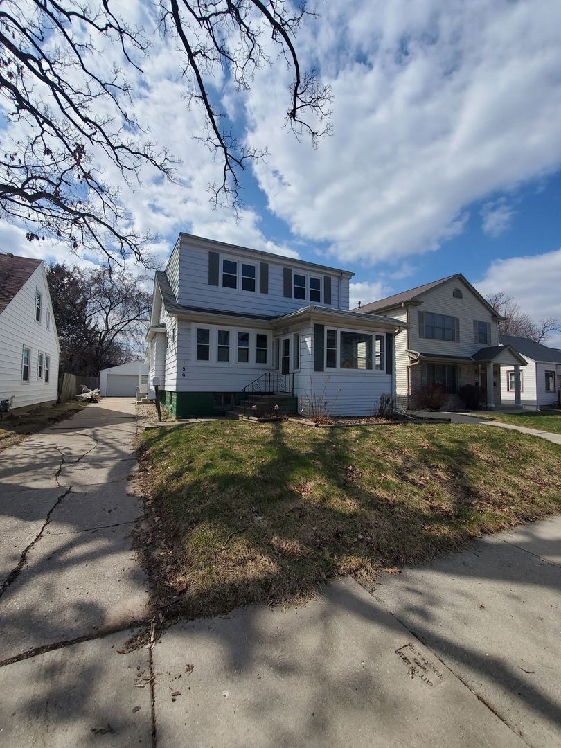Milwaukee Apartment: 159 S 78th St.
