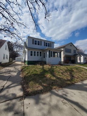 2 Bedroom + Office space room - Duplex Upper – photo 1