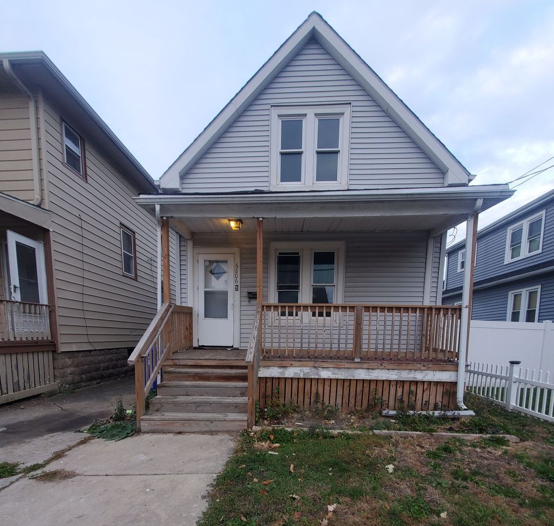 Kenosha House: 6806 24th Ave.