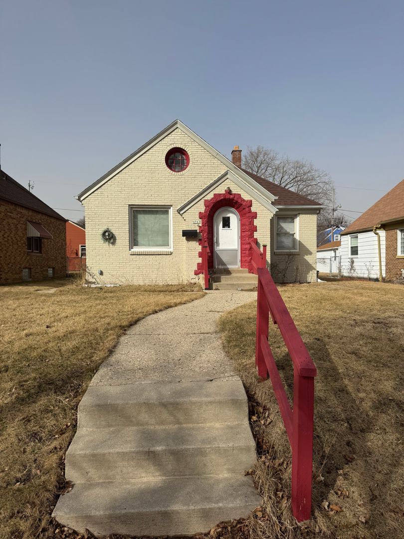 Milwaukee House: 4943 N 24th Pl.