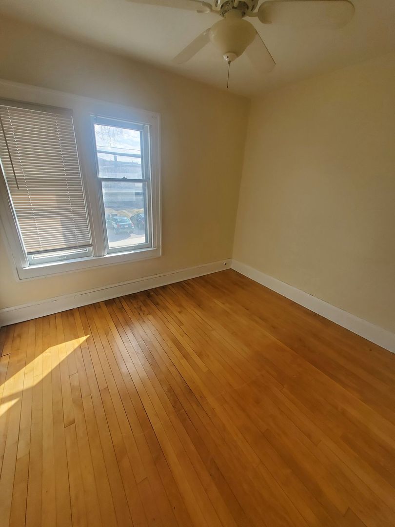 South Milwaukee Apartment: 915 Minnesota Ave.