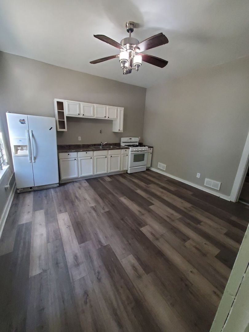 Milwaukee Apartment: 2534 W Chambers St. /3002-06 N 26th St.