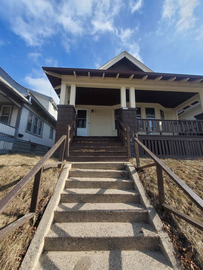 Milwaukee Apartment: 2524 N Hubbard St.