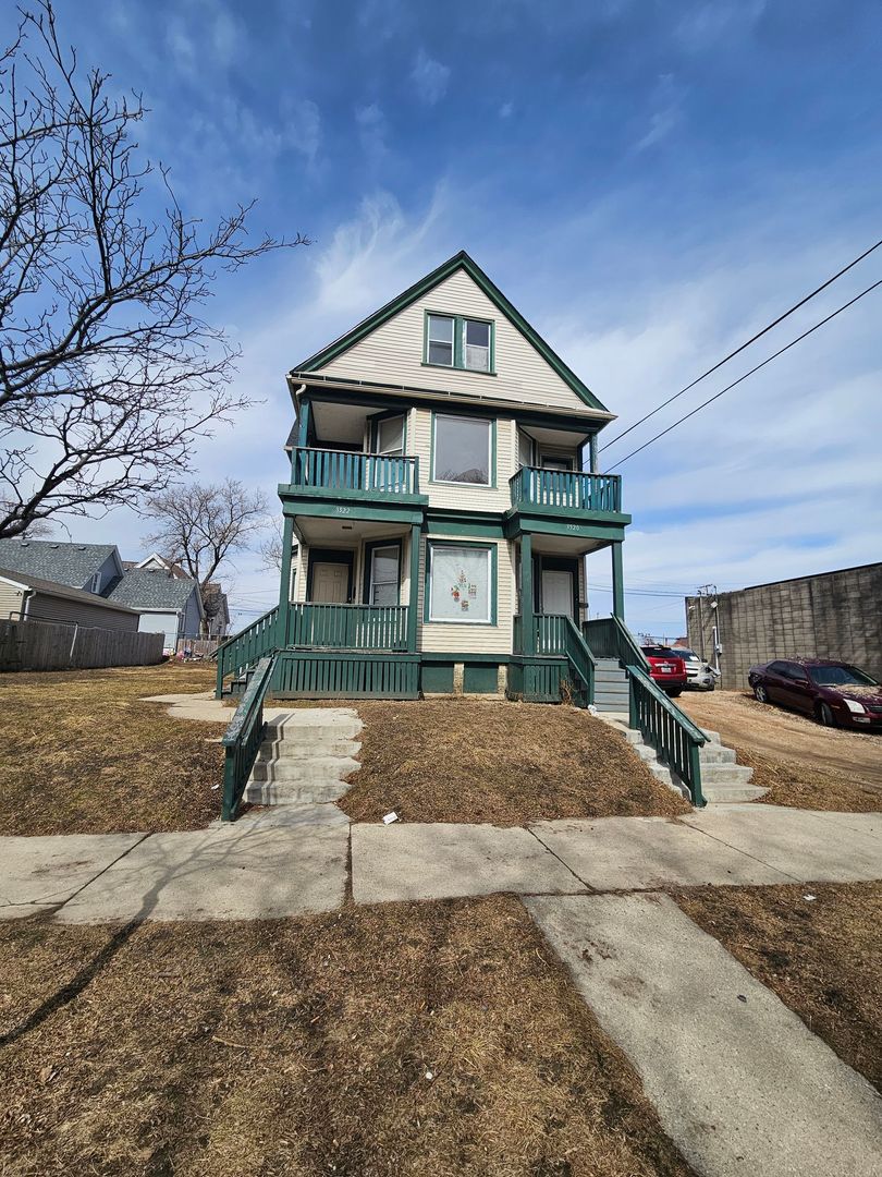 Milwaukee Apartment: 3520-3522 W Mt. Vernon Ave.