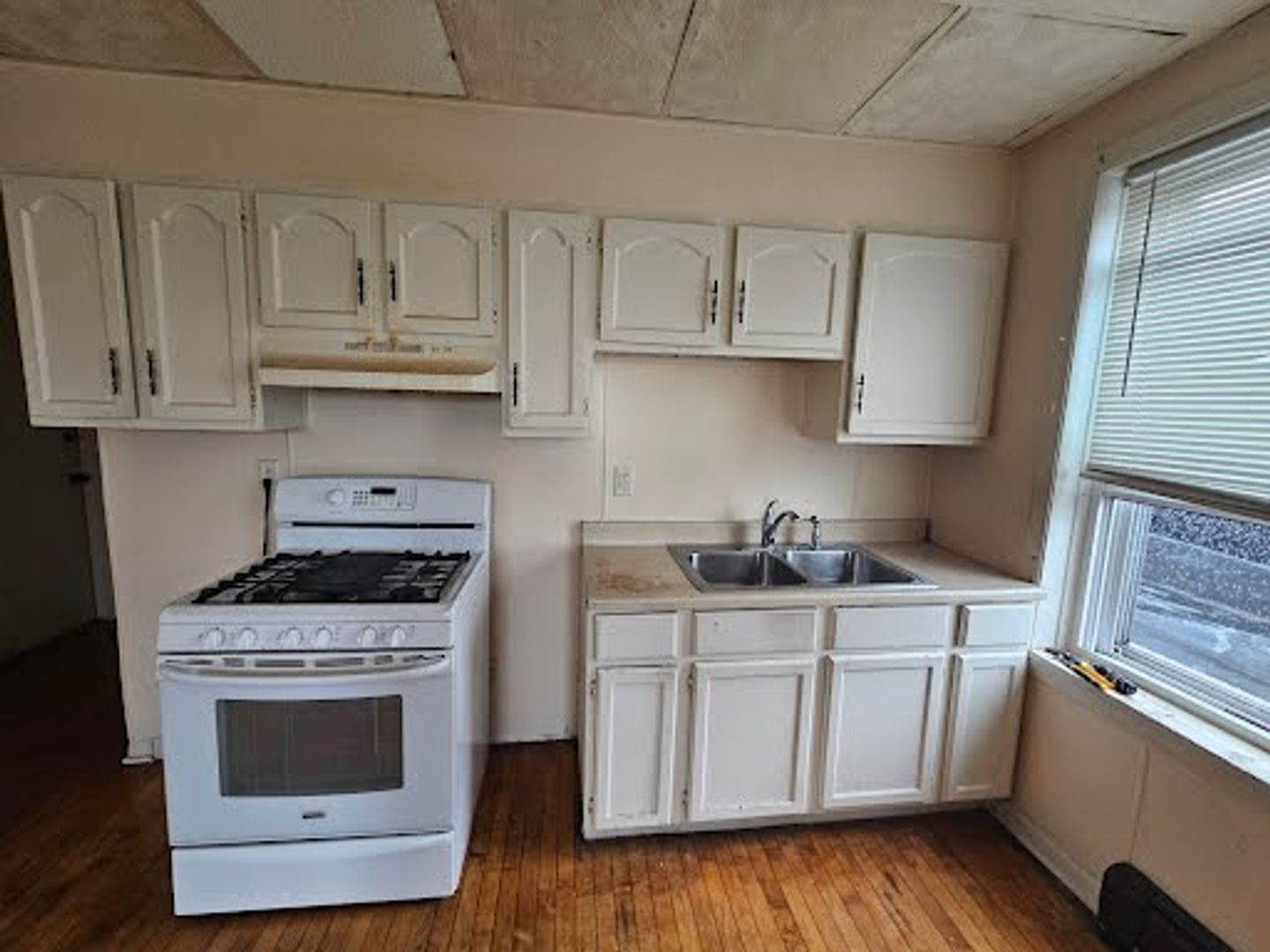 Milwaukee Apartment: 2323-2337 S 5th St./2346-2348 S Chase Ave.