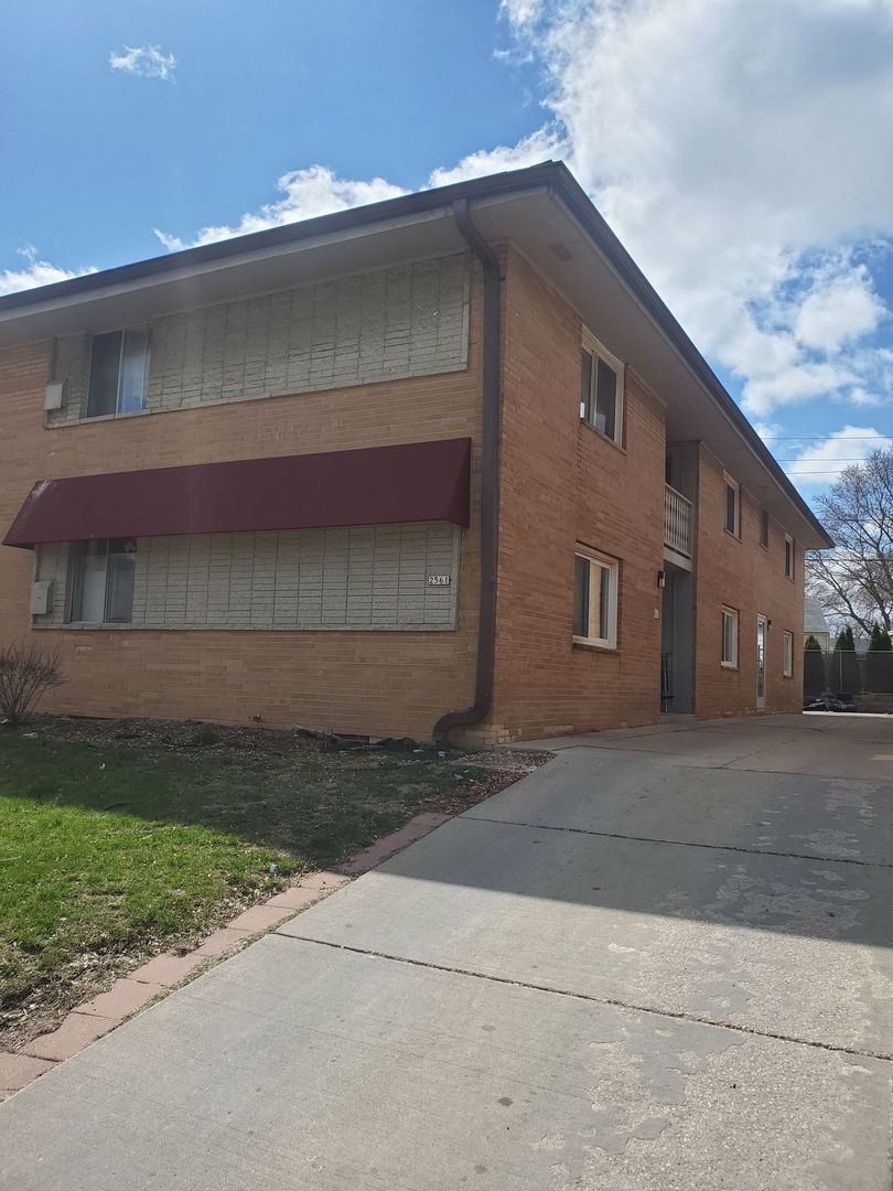 Milwaukee Apartment: 2561 S 44th St.