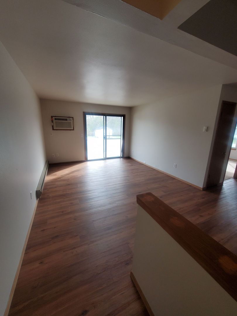 Pewaukee Apartment: 1320 Meadow Creek Dr.