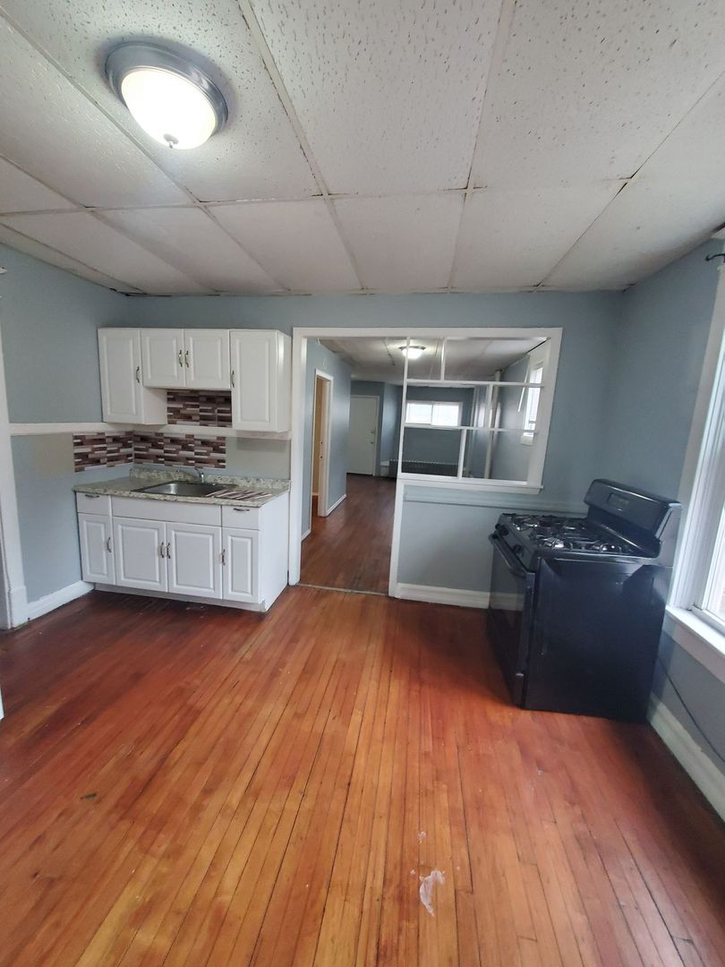 Milwaukee Apartment: 2301-2303 W Mitchell St.