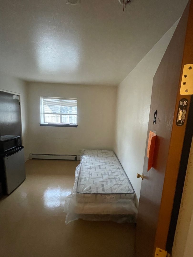 Cudahy Apartment: 5252 S Packard Avenue