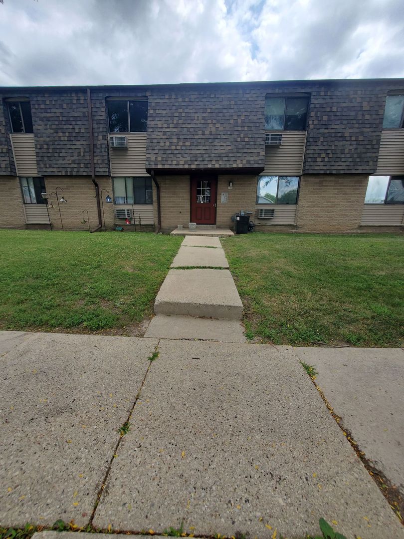Waukesha Apartment: 333 Coolidge Ave.