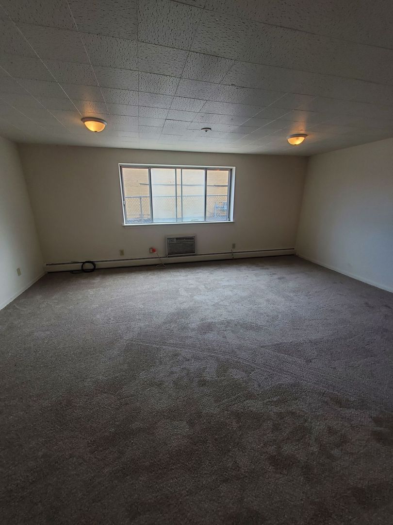 Racine Apartment: 1920 Lathrop Ave.