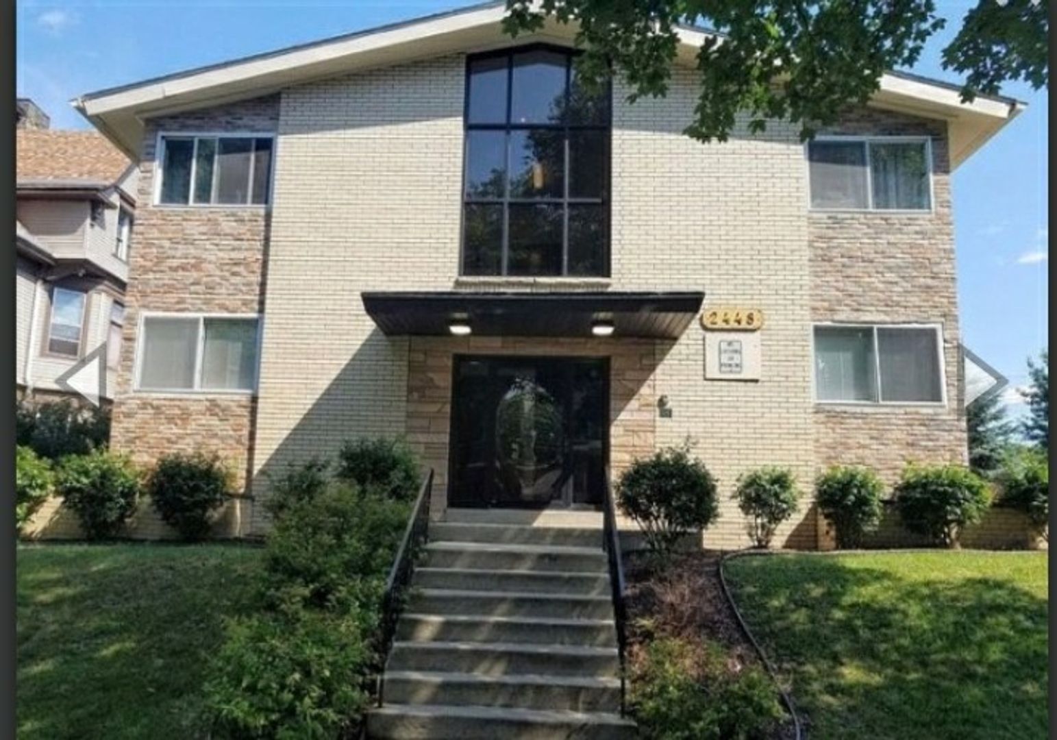 Milwaukee Apartment: 2448 W Kilbourn Ave