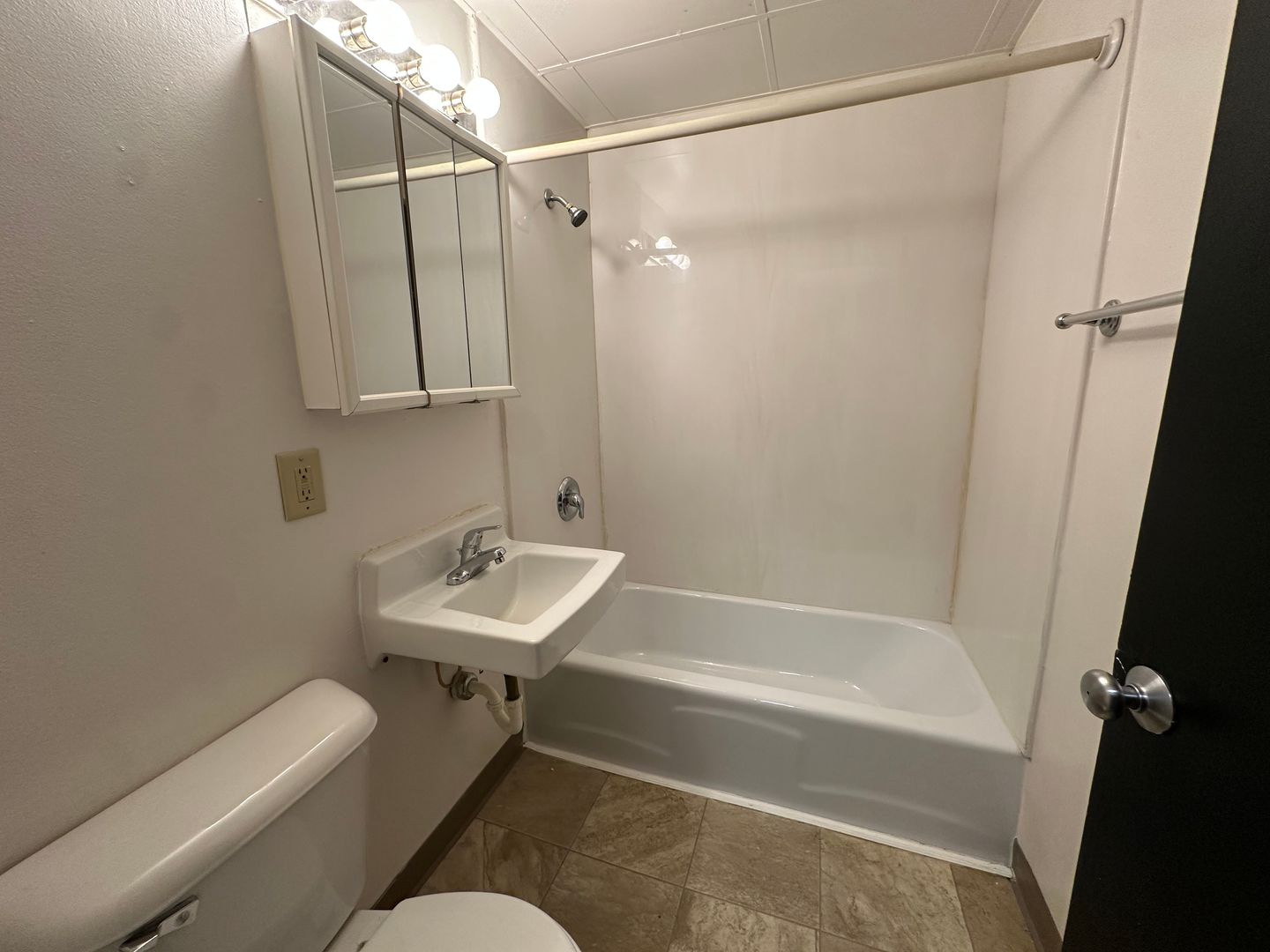 Milwaukee Apartment: 737 N 21st St.