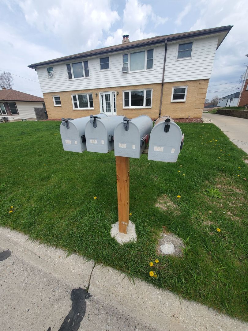 South Milwaukee Apartment: 520 Lakeview Ave.