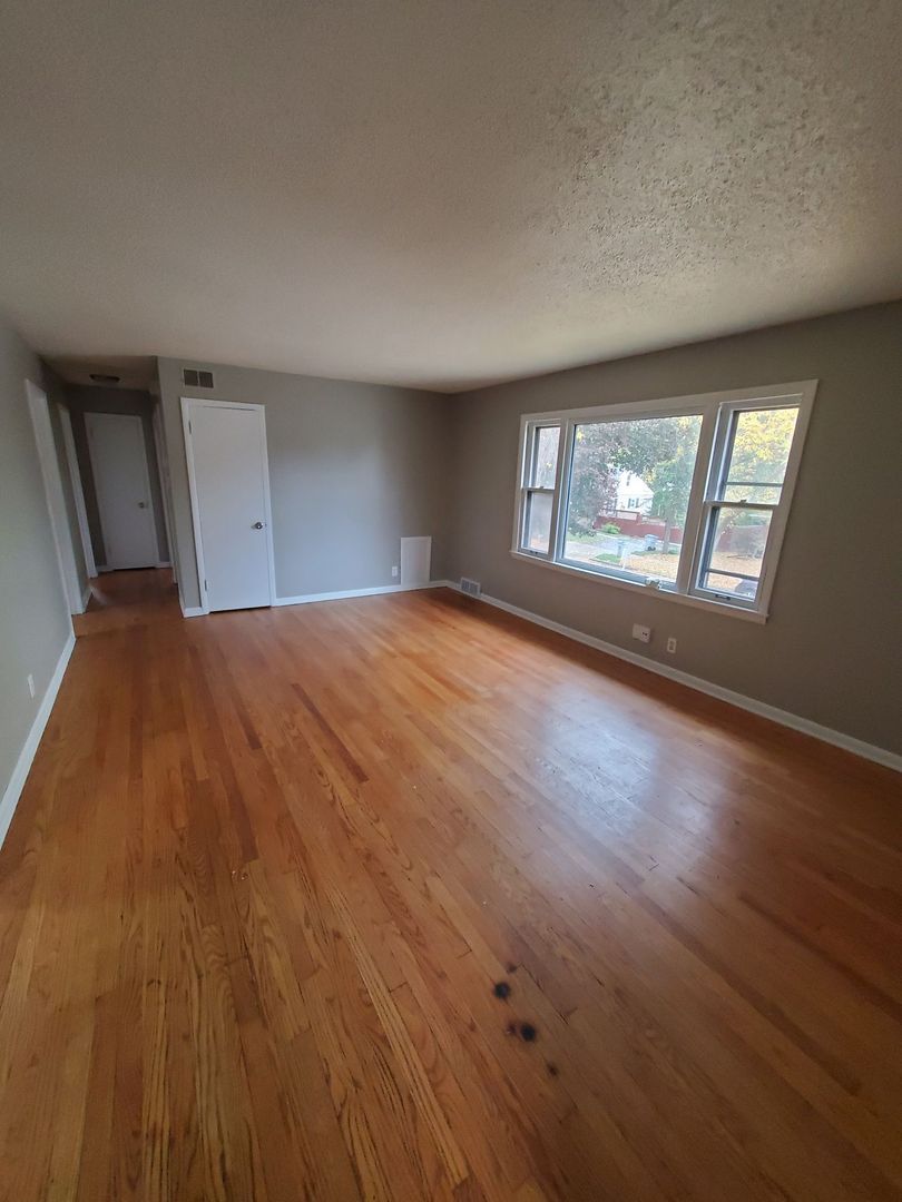 Milwaukee Apartment: 4953-4955 N 90th St.