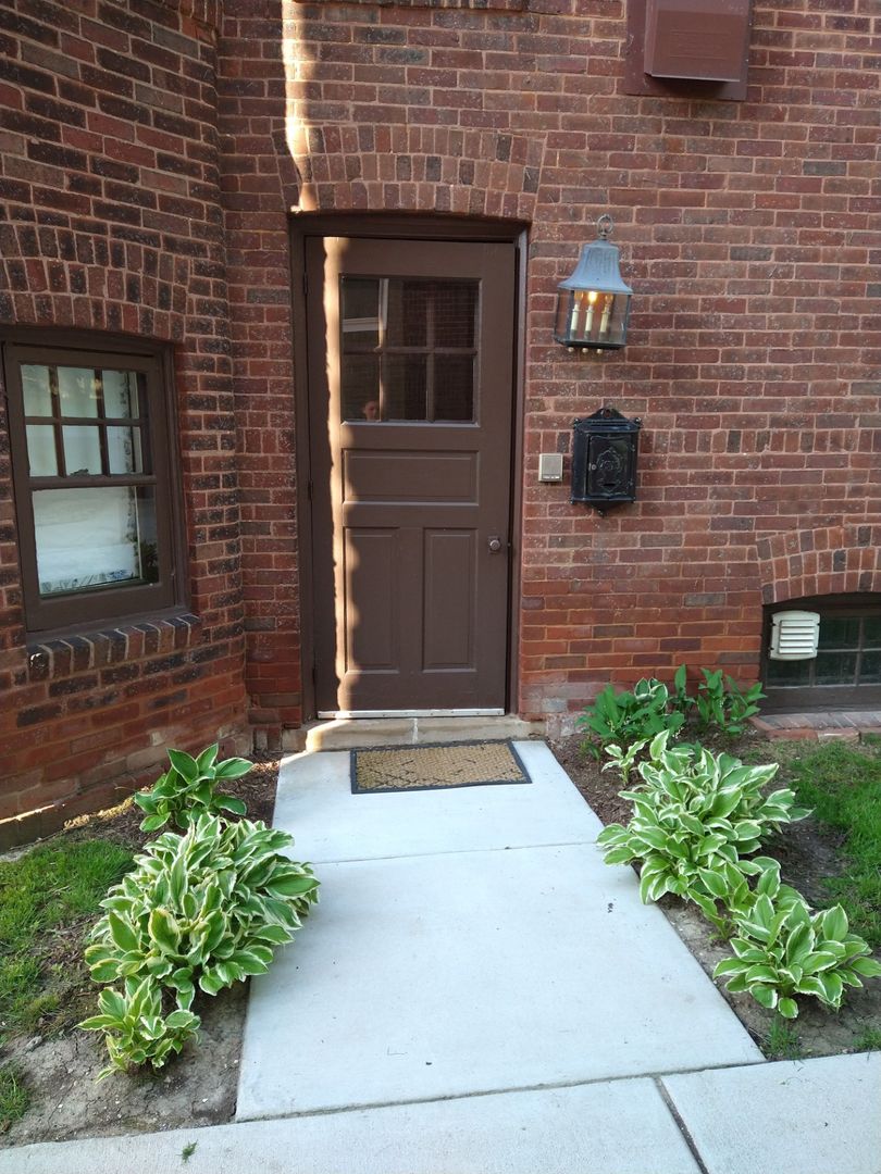 Milwaukee Apartment: 2245-2247 N Lake Dr.