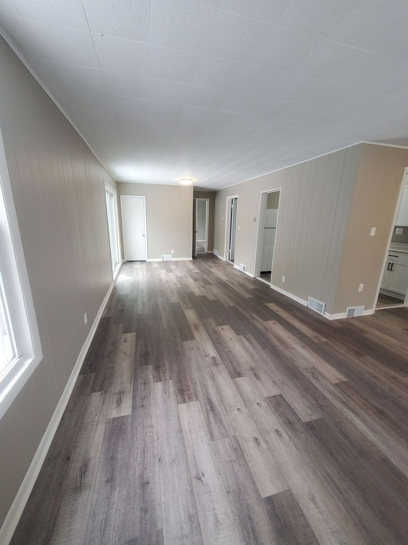 Waukesha Apartment: 414 Barney St.