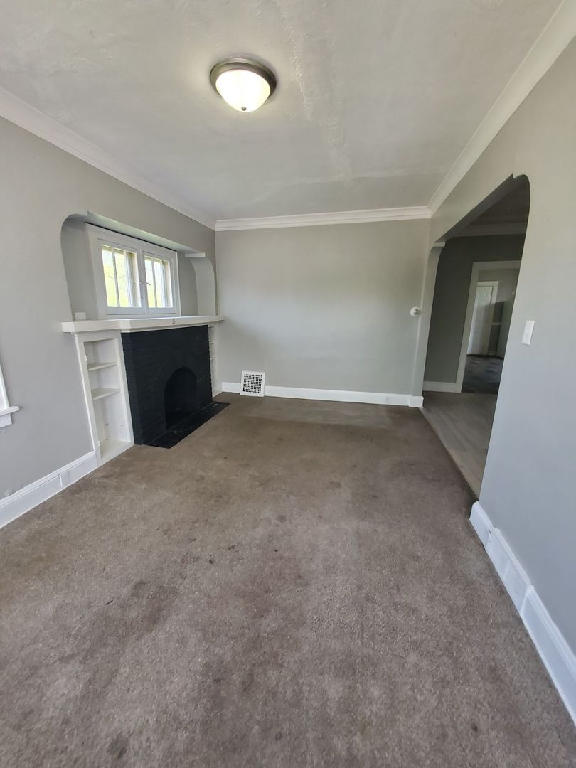 Milwaukee Apartment: 1326 W Burleigh St.