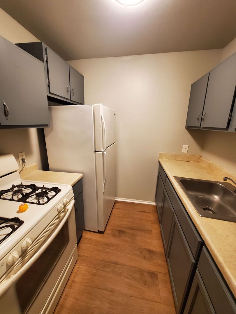 Milwaukee Apartment: 1305 - 1345 W Locust St. / 2866-2868 N 14th St.