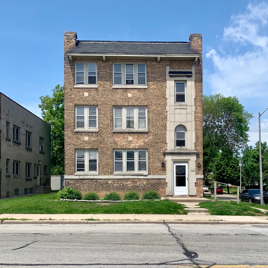 West Milwaukee Apartment: 5302 W Burnham St.