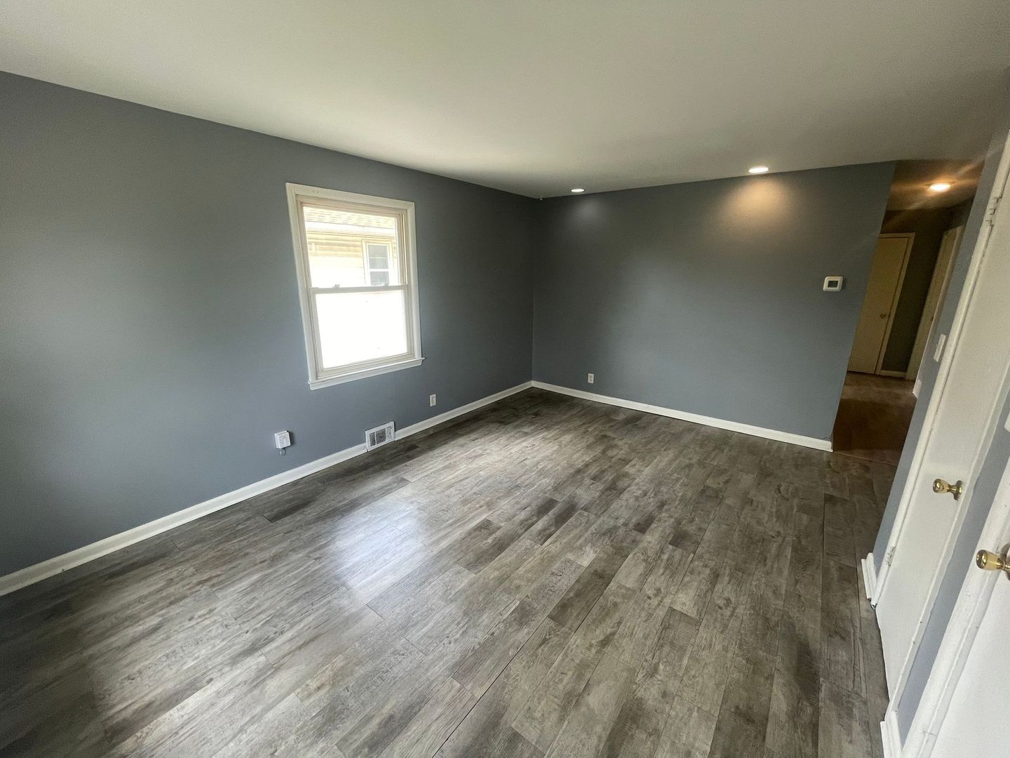 Milwaukee Apartment: 4610-4612 W Eggert Place