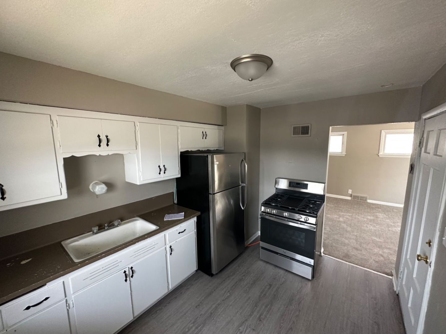 Milwaukee Apartment: 5641 N 61st St.