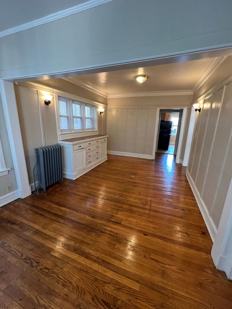 Milwaukee Apartment: 1925-1927 N Prospect Ave.